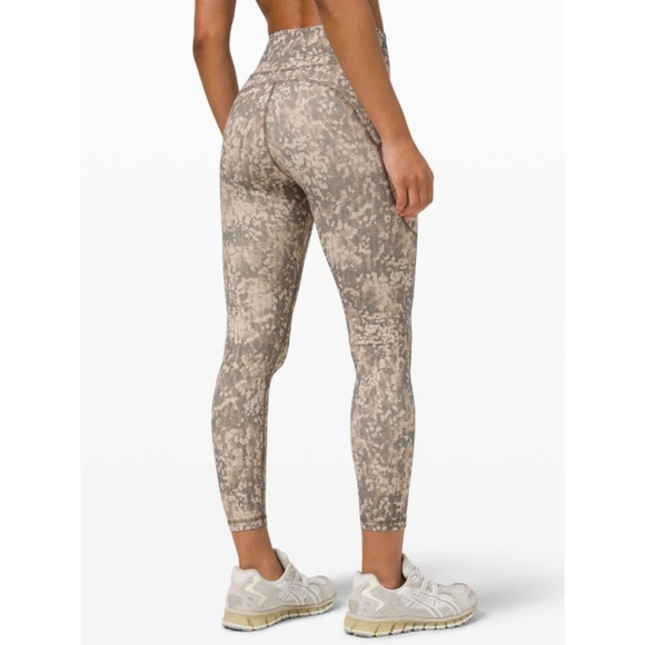 Lululemon Invigorate High Rise Tight Legging 25" Size 10 In Gritstone White Opal - Picture 13 of 14